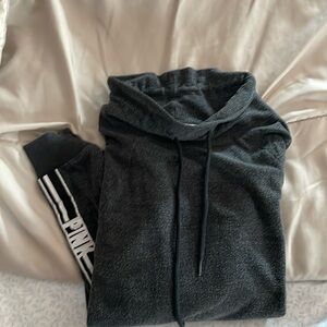 Women’s pullover sweatshirt